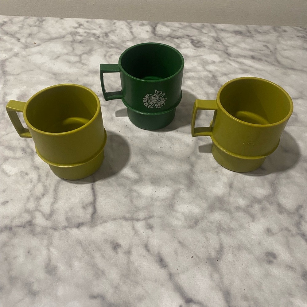 Vintage 1970s Tupperware brand plastic mugs